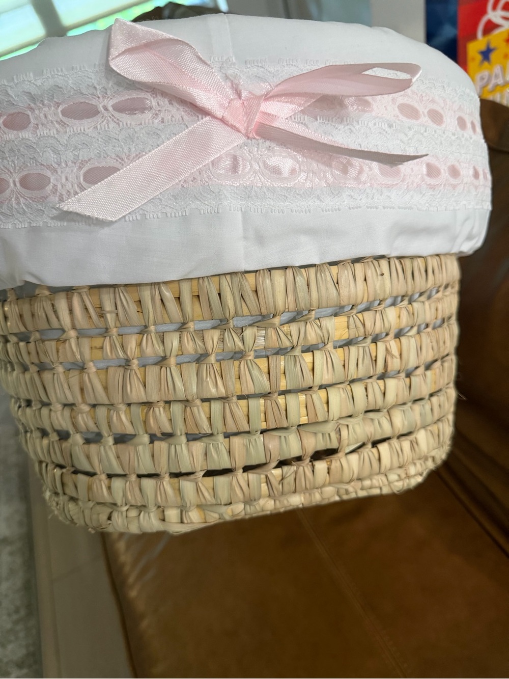 White Quilted Moses Basket with Woven Handles NWOT - Picture 7 of 10